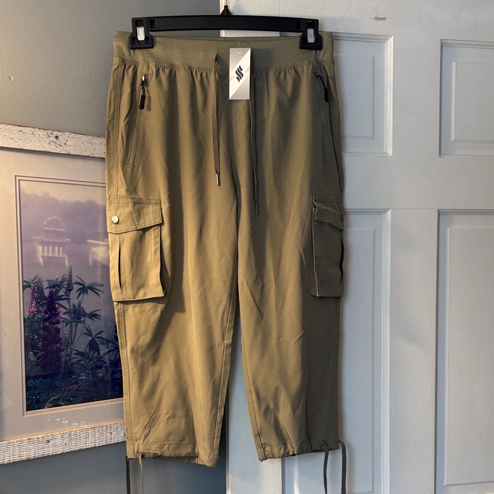 Soothfeel medium olive capris! NWT!!